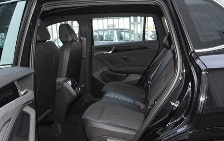 Volkswagen Tiguan, 2025 год, 4 180 000 рублей, 18 фотография