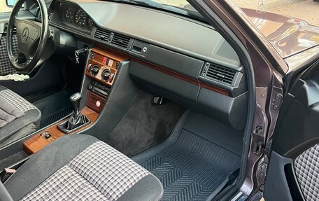 Mercedes-Benz E-Класс, 1993 год, 2 000 000 рублей, 11 фотография