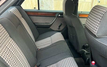 Mercedes-Benz E-Класс, 1993 год, 2 000 000 рублей, 13 фотография