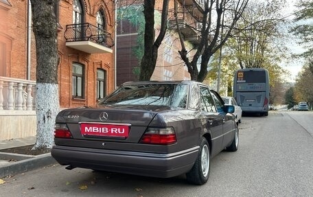 Mercedes-Benz E-Класс, 1993 год, 2 000 000 рублей, 14 фотография