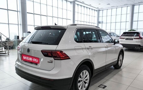 Volkswagen Tiguan II, 2017 год, 2 420 000 рублей, 5 фотография