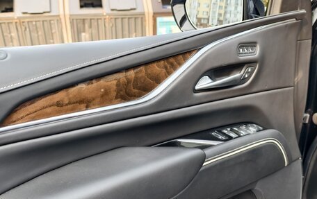 Cadillac Escalade V, 2023 год, 13 700 000 рублей, 6 фотография