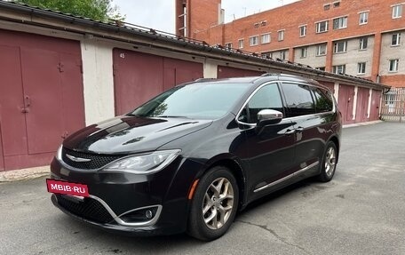 Chrysler Pacifica (RU), 2016 год, 2 450 000 рублей, 3 фотография