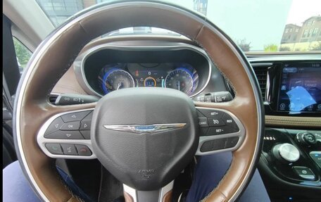 Chrysler Pacifica (RU), 2016 год, 2 450 000 рублей, 12 фотография
