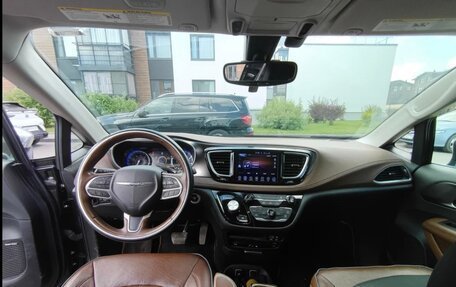 Chrysler Pacifica (RU), 2016 год, 2 450 000 рублей, 11 фотография