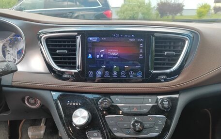 Chrysler Pacifica (RU), 2016 год, 2 450 000 рублей, 18 фотография