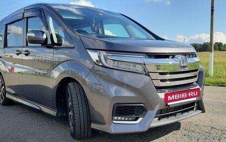 Honda Stepwgn IV, 2018 год, 2 500 000 рублей, 13 фотография