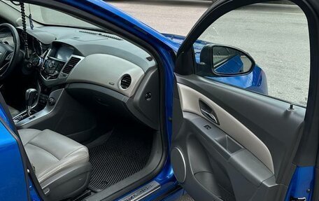 Chevrolet Cruze II, 2009 год, 750 000 рублей, 10 фотография
