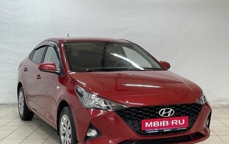 Hyundai Solaris II рестайлинг, 2021 год, 1 580 000 рублей, 2 фотография