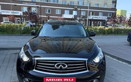 Infiniti QX70, 2013 год, 1 990 000 рублей, 2 фотография