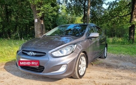 Hyundai Solaris II рестайлинг, 2012 год, 860 000 рублей, 2 фотография