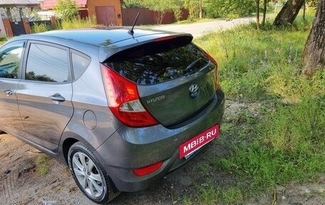 Hyundai Solaris II рестайлинг, 2012 год, 860 000 рублей, 10 фотография