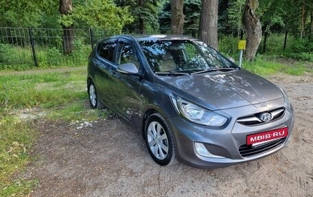 Hyundai Solaris II рестайлинг, 2012 год, 860 000 рублей, 3 фотография
