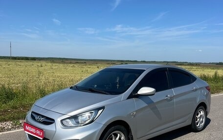 Hyundai Solaris II рестайлинг, 2012 год, 1 050 000 рублей, 1 фотография