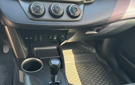 Toyota RAV4, 2015 год, 1 880 000 рублей, 10 фотография
