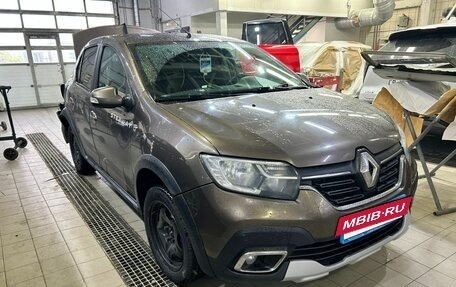 Renault Logan II, 2019 год, 650 000 рублей, 6 фотография