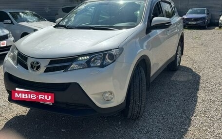 Toyota RAV4, 2015 год, 1 880 000 рублей, 2 фотография
