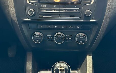 Volkswagen Jetta VI, 2016 год, 975 000 рублей, 5 фотография