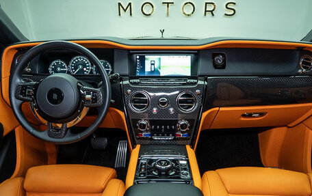 Rolls-Royce Cullinan, 2022 год, 44 900 000 рублей, 2 фотография