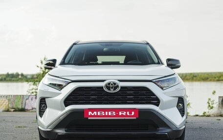 Toyota RAV4, 2021 год, 3 470 000 рублей, 9 фотография