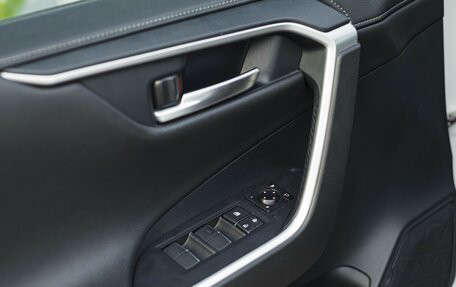 Toyota RAV4, 2021 год, 3 470 000 рублей, 24 фотография