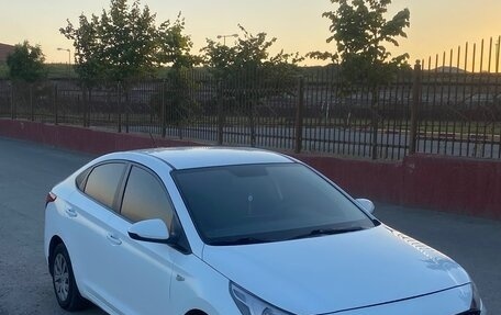 Hyundai Solaris II рестайлинг, 2017 год, 950 000 рублей, 1 фотография