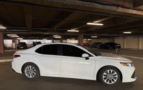 Toyota Camry, 2017 год, 2 350 000 рублей, 4 фотография