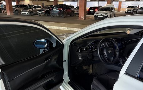 Toyota Camry, 2017 год, 2 350 000 рублей, 8 фотография