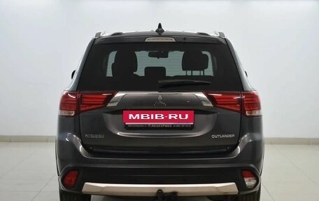 Mitsubishi Outlander III рестайлинг 3, 2018 год, 2 255 000 рублей, 3 фотография