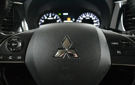 Mitsubishi Outlander III рестайлинг 3, 2018 год, 2 255 000 рублей, 9 фотография