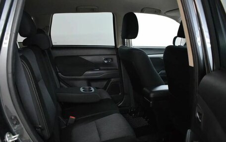 Mitsubishi Outlander III рестайлинг 3, 2018 год, 2 255 000 рублей, 14 фотография