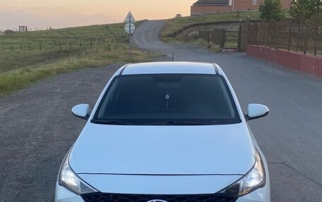 Hyundai Solaris II рестайлинг, 2017 год, 950 000 рублей, 2 фотография