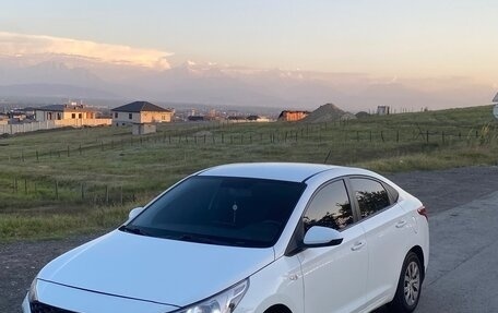 Hyundai Solaris II рестайлинг, 2017 год, 950 000 рублей, 3 фотография