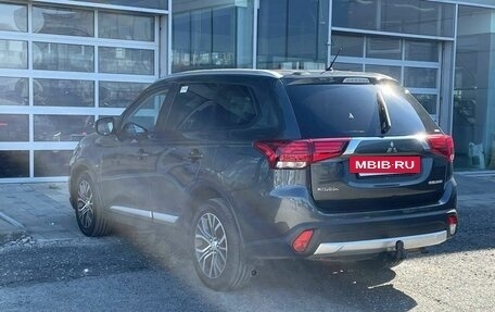 Mitsubishi Outlander III рестайлинг 3, 2016 год, 1 900 000 рублей, 6 фотография