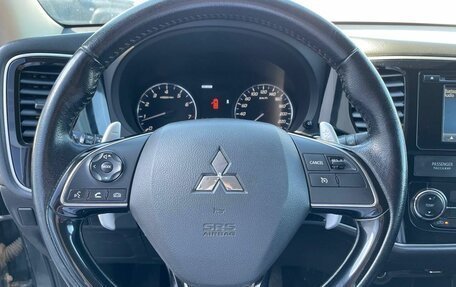 Mitsubishi Outlander III рестайлинг 3, 2016 год, 1 900 000 рублей, 12 фотография