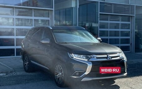 Mitsubishi Outlander III рестайлинг 3, 2016 год, 1 900 000 рублей, 3 фотография