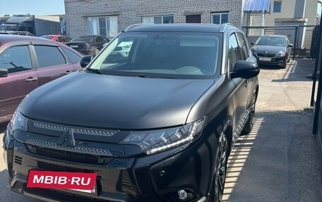 Mitsubishi Outlander III рестайлинг 3, 2021 год, 3 333 333 рублей, 5 фотография
