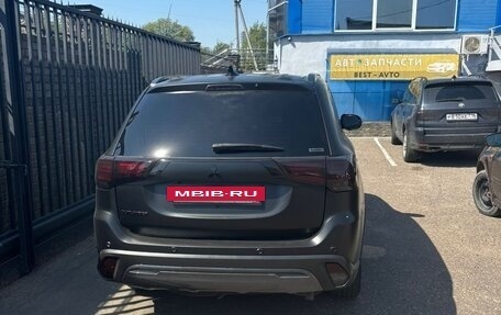 Mitsubishi Outlander III рестайлинг 3, 2021 год, 3 333 333 рублей, 3 фотография