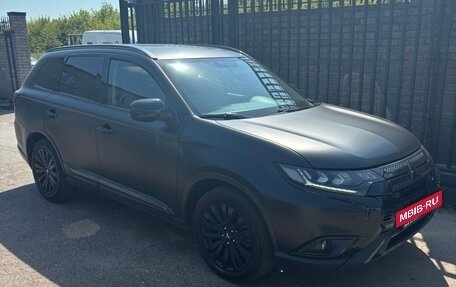 Mitsubishi Outlander III рестайлинг 3, 2021 год, 3 333 333 рублей, 2 фотография