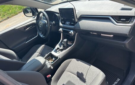 Toyota RAV4, 2021 год, 4 250 000 рублей, 9 фотография