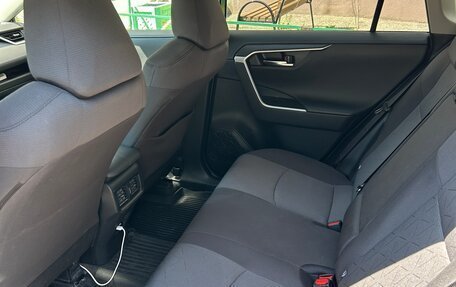 Toyota RAV4, 2021 год, 4 250 000 рублей, 10 фотография