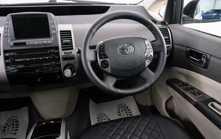 Toyota Prius, 2009 год, 1 049 000 рублей, 10 фотография