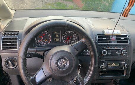 Volkswagen Touran III, 2012 год, 880 000 рублей, 4 фотография
