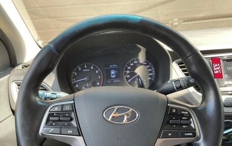 Hyundai Solaris II рестайлинг, 2017 год, 900 000 рублей, 9 фотография