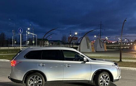 Mitsubishi Outlander III рестайлинг 3, 2014 год, 1 800 000 рублей, 12 фотография