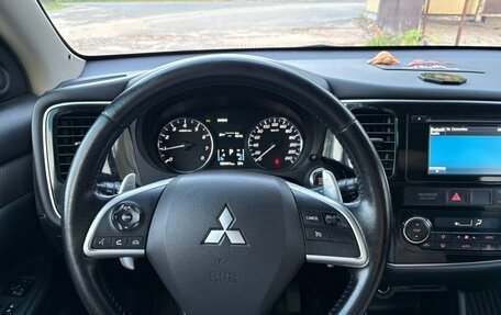Mitsubishi Outlander III рестайлинг 3, 2014 год, 1 800 000 рублей, 13 фотография