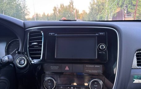 Mitsubishi Outlander III рестайлинг 3, 2014 год, 1 800 000 рублей, 8 фотография
