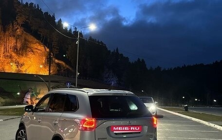 Mitsubishi Outlander III рестайлинг 3, 2014 год, 1 800 000 рублей, 11 фотография