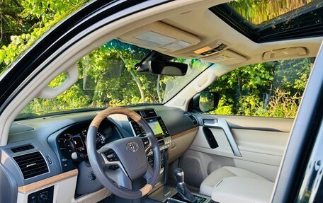 Toyota Land Cruiser Prado 150 рестайлинг 2, 2021 год, 7 800 000 рублей, 12 фотография