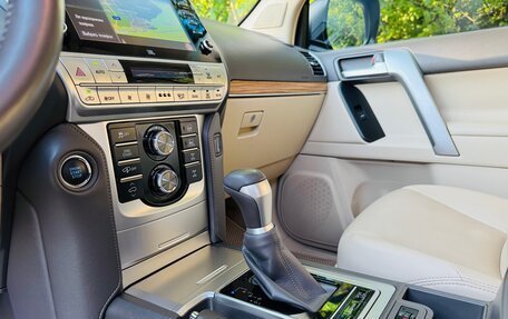 Toyota Land Cruiser Prado 150 рестайлинг 2, 2021 год, 7 800 000 рублей, 13 фотография
